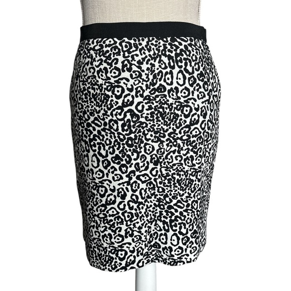 Ann Taylor Petite Skirt in Black/White Leopard Print Size 2P EUC - Picture 1 of 6